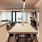 Appartement Luxurious 3-br With Balcony