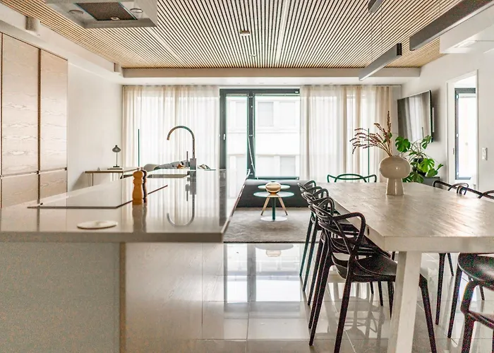 Luxurious 3-br With Balcony *