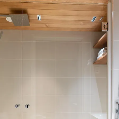 Luxurious 3-br With Balcony Appartamento